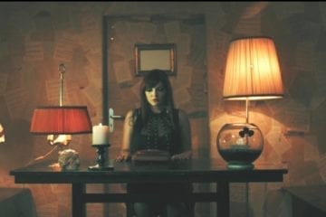 Scarlet Dorn: Video „Hold On To Me“ und Kostenlose EP